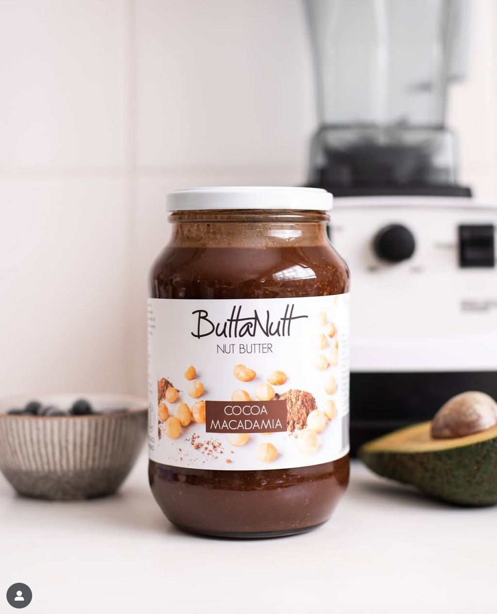 Making a smoothie with cocoa macadamia nut butter — Food Trader